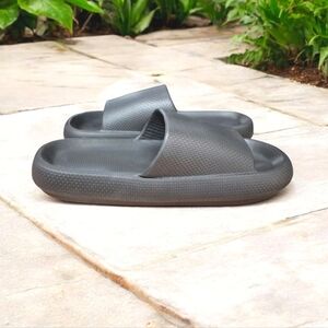 Unisex Black Pillow Slides Size Womens 9.5-10 Mens 7.5-8 NWOT
